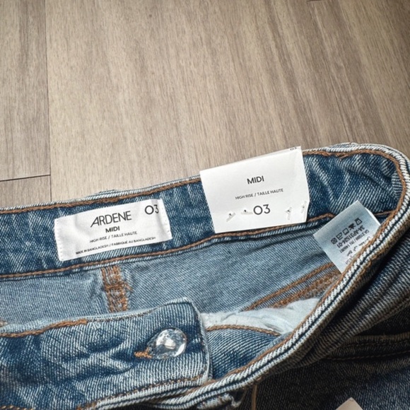 Ardene Asymmetrical Waist Denim Shorts - Dark Wash - Picture 5 of 7